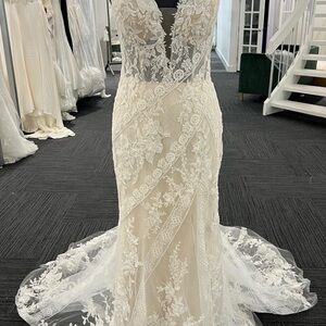 Elegant Lace Wedding Dress